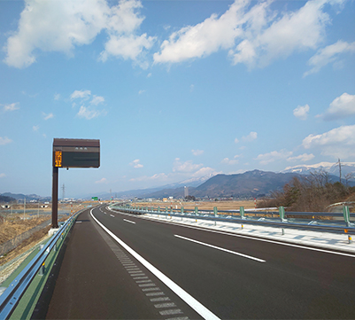 山形県の山形中央自動車道の施工現場の画像です