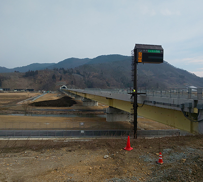 山形県の山形中央自動車道の施工現場の画像です